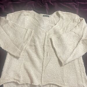 Very J sz small cream v neck sweater bell sleeve